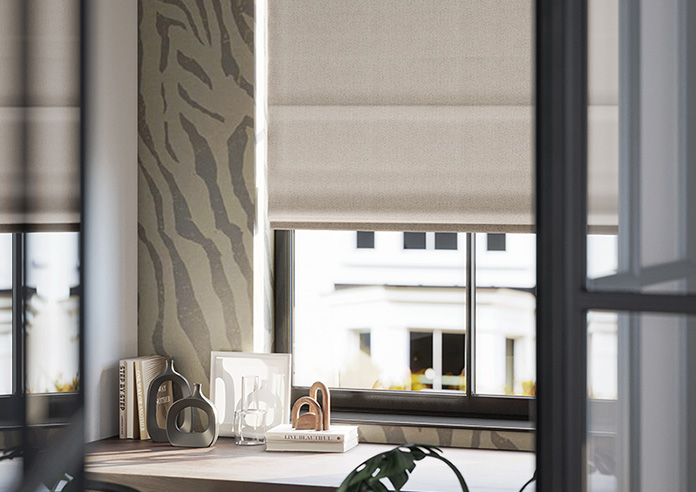 Roslin (Blackout), Griege - Motorised Roman Blind - Image 5